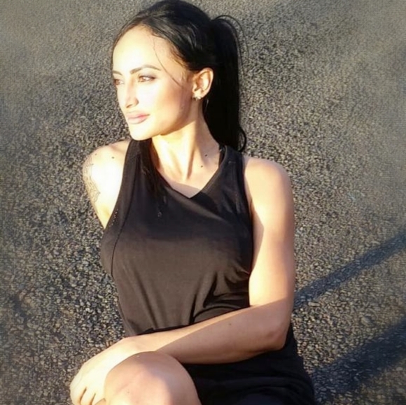 Meet your Posher, Aurelia - Picture 3 of 4